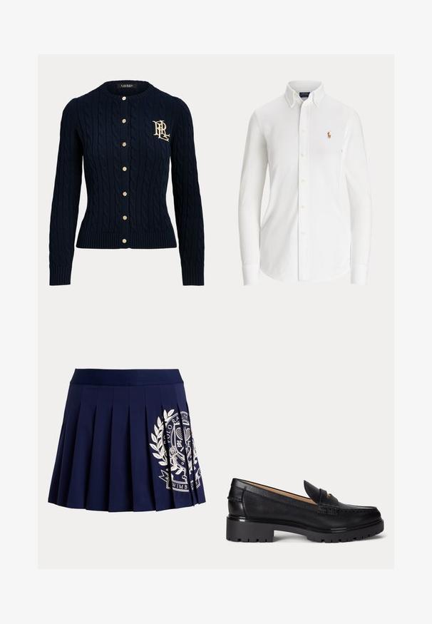 Námornícky modrý sveter cardigan s pleteným vrkočovým vzorom, zlatými gombíkmi a vyšívaným monogramom na ľavej strane hrudníka, s dlhými rukávmi a rebrovanými manžetami a lemom.; Biela košeľa s dlhým rukávom zapínaná na gombíky, golierom na gombíky a malým vyšitým logom hráča póla na hrudi.; Tmavomodrá plisovaná sukňa so širokým pásom a bielym tenisovým erbom na spodnej pravej strane.; Čierny kožený mokasín s hrubou profilovou podrážkou, nízkym podpätkom a dekoratívnym remienkom vpredu.