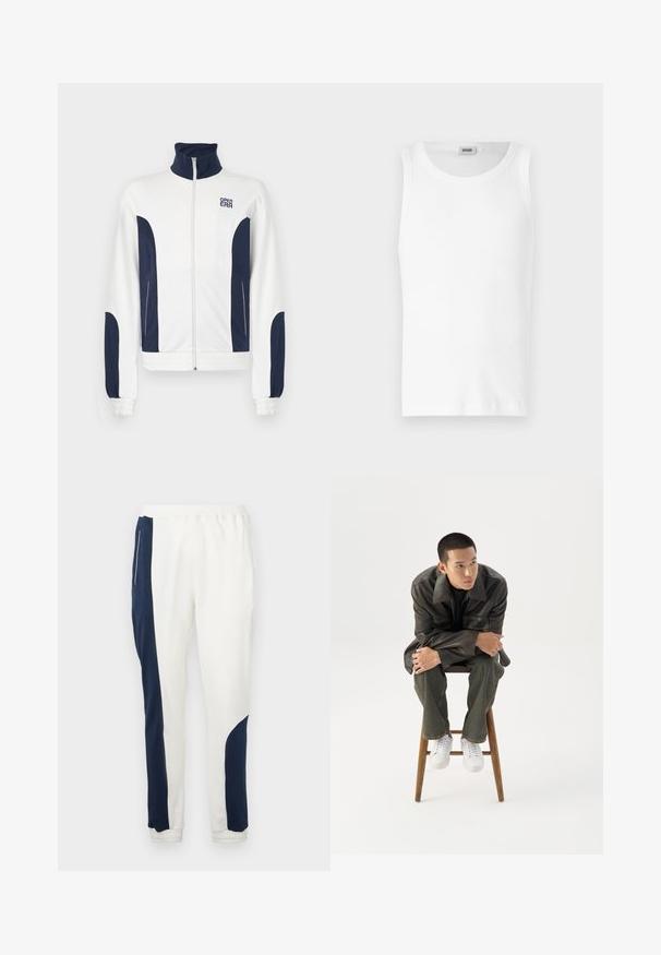 Hvid sweatshirt med lynlås og marineblå detaljer på siderne og ærmerne. Stå-hals, elastiske manchetter og logo på brystet. Glat stof.; Hvid bomulds tanktop uden ærmer med rund halsudskæring og en glat tekstur. Enkel design, ingen mønstre eller accenter.; Hvide joggerbukser med marineblå sideskæringer og elastiske mansjetter, lavet af blødt stof med en glat tekstur og en justerbar talje med snøre.; Ung mand i mørk læderjakke og jeans sidder på en træskammel, læner sig fremad med armene krydset og kigger til siden mod hvid baggrund.