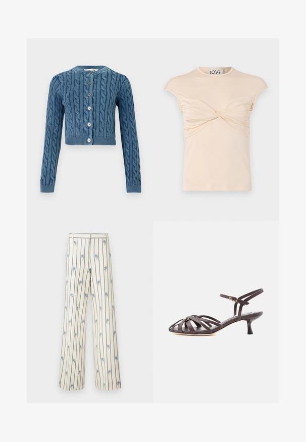 Strikket blå cropped cardigan med kabelmønster, rund halsudskæring og fem knaplukninger. Lange ærmer med ribbede manchetter og bund.; Cremefarvet t-shirt med rund halsudskæring, korte ærmer og snoet frontdetalje. Glat tekstur med lodret plissering langs siderne.; Vide bukser lavet af cremefarvet stof med lodrette mørke striber og små blå blomsterbroderier over det hele. Har en skræddersyet talje.; Mørkebrun læder sandal med smalle remme, kitten heel og justerbar ankelrem med spænde på hvid baggrund.
