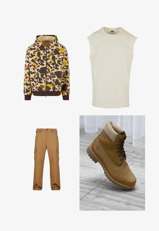 Beige hoodie met ritssluiting en camouflagepatroon, met bruine, groene en gele glimlachende gezichten. Met voorzakken en geribde manchetten.; Beige mouwloze katoenen top met een ronde hals en een afgeronde zoom. Gladde textuur, minimalistisch ontwerp, geen patronen of versieringen.; Bruine cargobroek gemaakt van duurzaam materiaal, met meerdere zakken, een relaxte pasvorm en versterkte stikseldetails.; Tan suède veterlaars met gewatteerde kraag en robuuste zool, rustend op een grijs betegelde vloer nabij witte gordijnen.