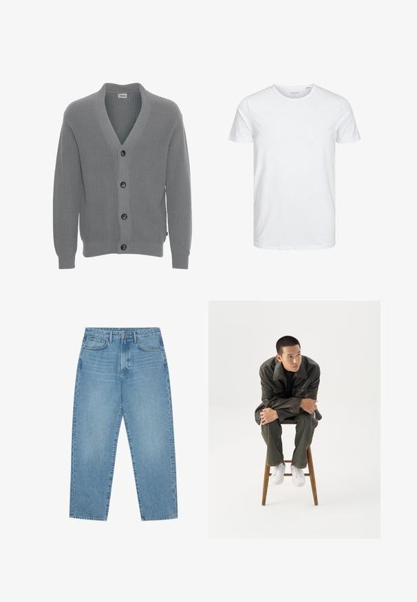 Solid SDGORE - Cardigan - griffin melange; Rundhals kortærmet t-shirt i ensfarvet hvid, lavet af blød bomuld, har et simpelt design uden synlige mønstre eller detaljer.; Lyseblå denimjeans med lige ben, fem-lomme design og en let falmet struktur. Indeholder knap- og lynlåslukning.; Ung mand i mørk læderjakke og jeans sidder på en træskammel, læner sig fremad med armene krydset og kigger til siden mod hvid baggrund.