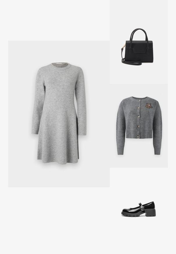 Grijze gebreide cardigan met een ronde hals, geribbelde onderrand, vijf knopen en een geborduurd berenmotief aan de linkerkant.; Grijze langslavend dress van zachte stof; heeft een ronde halslijn en een ontspannen pasvorm, die iets uitloopt aan de zoom met zijsplitten.; Zwarte gepatineerde leren Mary Jane-schoen met een chunky hak, ronde neus en een bandje met een hartvormige gesp.; Zwarte gestructureerde handtas van leer met een bovenhandvat, een afneembare schouderriem en een voorflapdetail. Gouden hardwareaccenten.