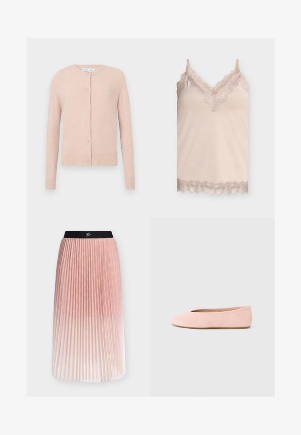 Helles rosa Cardigan aus weichem Material, mit rundem Halsausschnitt, fünf Knöpfen auf der Vorderseite sowie gerippten Bündchen und Saum.; Beige Seiden-Camisole mit Spitzenbesatz entlang des V-Ausschnitts, der Träger und des Saums vor schlichtem hellgrauem Hintergrund.; Rosa plissierter Midirock mit schwarzem elastischem Bund und weißem Logo in Schreibschrift.; Hellrosa Wildleder-Ballerina mit abgerundetem Zehenbereich und minimalistischem Design. Flache Sohle und glatte Textur, ohne sichtbare Beschläge oder Verzierungen.