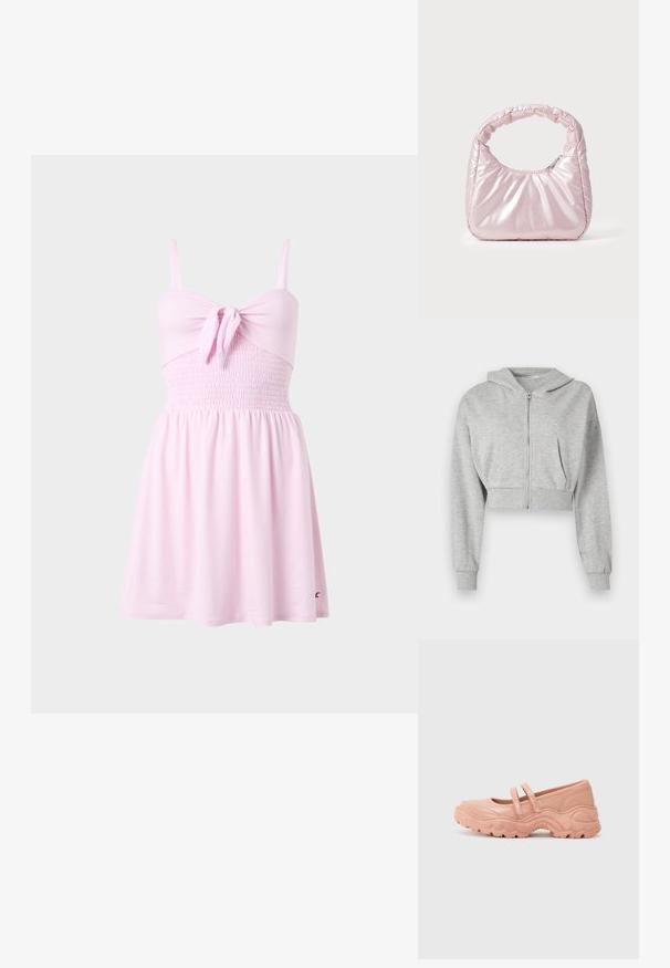 Grijze cropped hoodie van zachte stof, met een ritssluiting aan de voorkant, lange mouwen en twee voorzakken. Gladde textuur, verstelbare capuchon.; Lichtroze mouwloze jurk met dunne bandjes, een knoopdetail aan de voorkant, een geplooid middenstuk en een licht uitlopende rok.; Roze leren Mary Jane schoenen met twee strap-sluitingen, chunky rubberen zool, ronde neus, subtiele glanzende afwerking en een textuur met golfpatroon op de zool.; Roze, gevoerde handtas met een afgeronde vorm, gemaakt van glanzend materiaal. Beschikt over een geplooide handgreep en een ritssluiting voor veilige toegang.