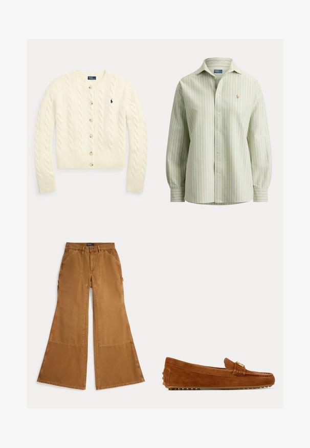 Cremefarbener Cardigan mit Zopfmuster, langen Ärmeln, Knopfleiste vorne, gerippten Bündchen und Saum sowie einem marineblau bestickten Polo Ralph Lauren-Logo auf der Brust.; Langärmliges hellgrünes Hemd mit weißen und rosa vertikalen Streifen, vorne geknöpft, mit Kragen und kleinem besticktem Logo auf der linken Brust.; Braune, weit geschnittene Baumwollhose mit aufgesetzten Details, Knopfverschluss und schrägen Taschen auf der Vorderseite. Glatte Textur, lässiges Design.; Brauner Veloursleder-Slipper mit goldener Schnalle und gummierter genoppter Sohle, von der Seite auf einfarbigem Hintergrund gesehen.