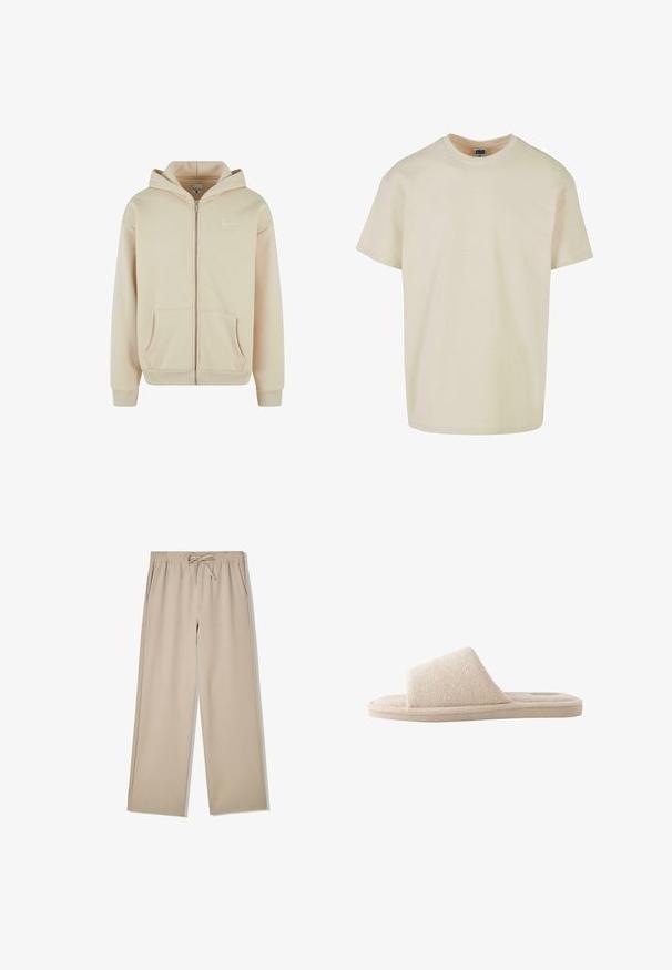 Beige Zip-Hoodie mit Fronttaschen, gerippten Bündchen und Saum. Verfügt über ein kleines weißes Logo auf der linken Brustseite. Weicher Stoff.; T-Shirt mit kurzen Ärmeln und Rundhalsausschnitt aus hellem beigen Baumwollstoff. Klassische Passform mit geradem Saum und ohne grafische Designs oder Akzente.; Beige Hosen mit weitem Bein, elastischem Bund und Kordelzug, mit seitlichen Taschen, flach auf weißem Hintergrund ausgelegt.; Beige weiche Textil-Pantoffel mit offener Spitze, dicker Sohle und breitem Riemen am Rist für den Innenbereich.