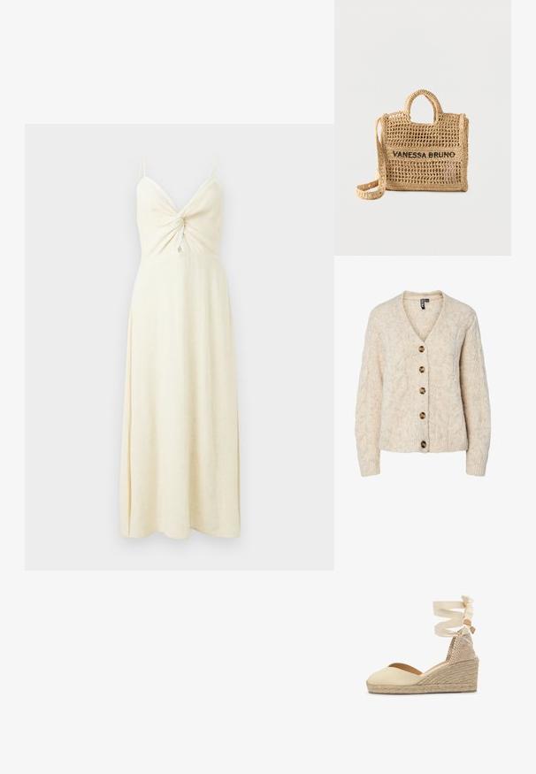 Lichtbeige gebreid vest met een V-hals, kabelgebreid patroon en vijf bruine knopen aan de voorkant. Geribbelde manchetten en zoom.; Crèmekleurige mouwloze maxi-jurk met spaghettibandjes, gedetailleerd gedraaid voorpand en subtiele kanten rand op een effen achtergrond.; Beige sleehak espadrille met gevlochten jute zool en een enkelwikkellint, met een hielkap van textuurrijk stof.; Beige handtas van geweven materiaal met twee handvatten, lange riem, opengeweven ontwerp en "VANESSA BRUNO" in zwarte letters geborduurd aan de voorkant.