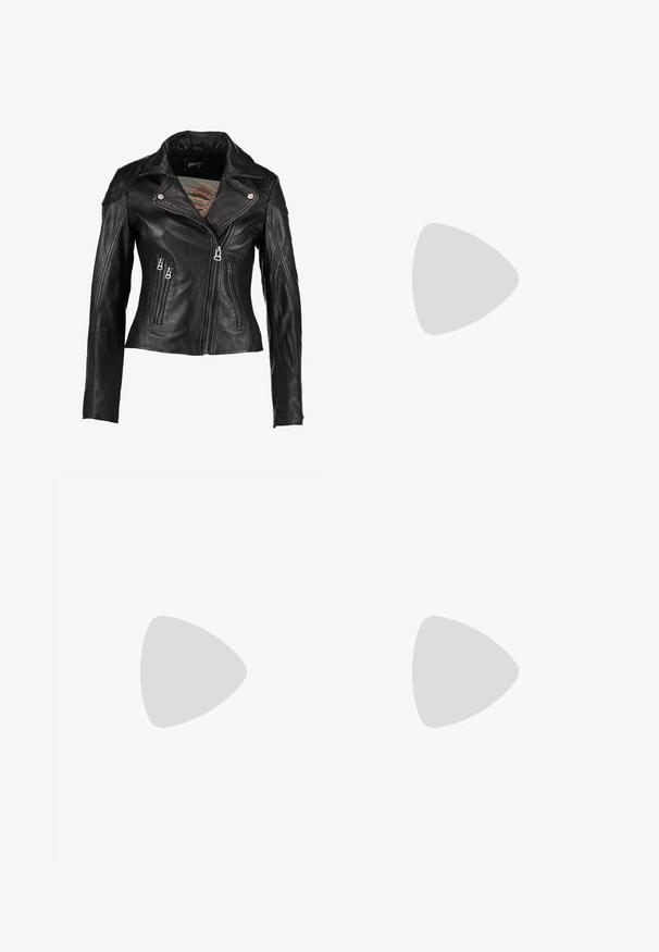 Maze Læderjakker - black; Sort kortærmet t-shirt lavet af glat stof. Har en rund halsudskæring uden synlige mønstre eller detaljer, hvilket giver et enkelt design.; Røde læderbukser med en glat tekstur, slim fit og en let cropped længde. Har en bred talje og en frontlomme.; Sort lavt sneakers i lærred med hvid sål i gummi, sorte snørebånd og metaløjer på hvid baggrund.