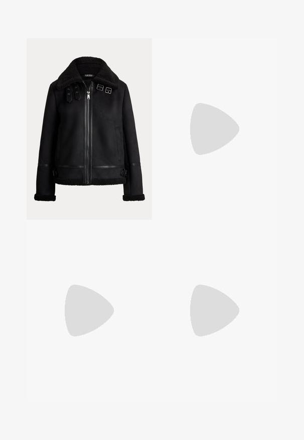 Must shearling-jakk pehme rihmaga, eesmine tõmblukk, kaks pannalga rihma kaela lähedal ning nahast paelad varrukatel ja äärel.; Valge varrukateta topp pehmest kangast, millel on soonikuga kaelus ja serv. Väike tumesinine logo vasaku alumise nurga juures.; Mustad laiad püksid, mis on valmistatud siidiselt siledast kangast. Omab lamedat esiosa vöökohta, kitsast istuvust reie kaudu ja laia jalasuvandit.; Mustast nahast slingback-stiilis kingad terava kannaga, keskmise kõrgusega plokktallaga ja siledapinnaline. Küljed on lõikekujundusega.