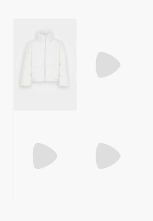 ONLY Petite ONLDOLLY HIGHNECK PUFFER - Veste d'hiver - silver lining; T-shirt à manches longues en blanc côtelé avec un col arrondi, présentant des détails de coupe brute à l'ourlet et une silhouette ajustée. Fabriqué à partir d'un tissu doux.; Levi's® 94 BAGGY SILVERTAB - Jean boyfriend - i'm never wrong stone; Bottes d'hiver blanches imperméables avec un dessus rembourré, un design texturé, des lacets réglables et une semelle en caoutchouc robuste pour une meilleure traction.