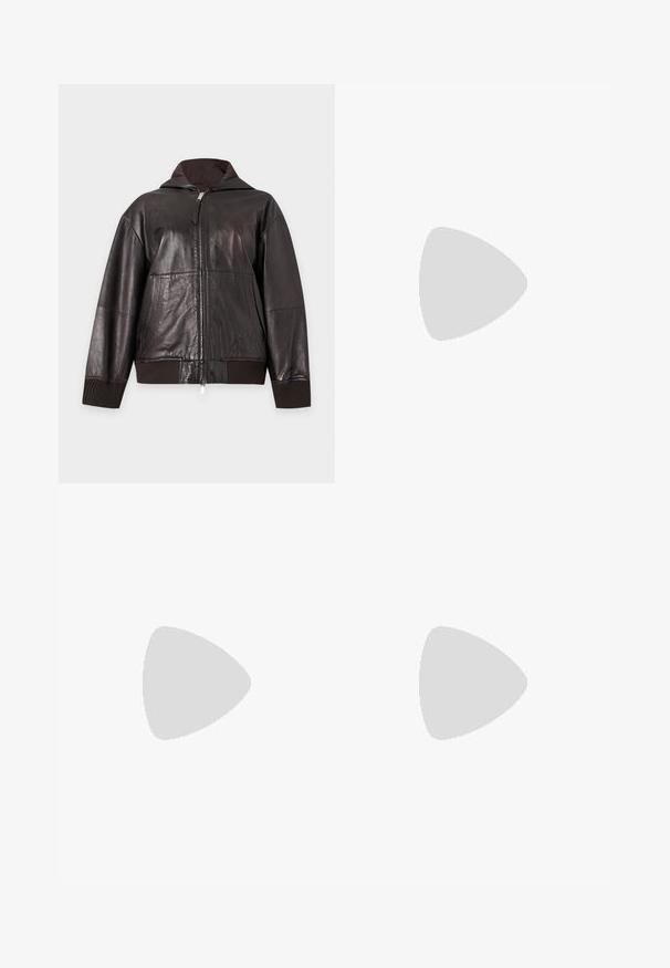 Veste zippée en cuir marron foncé avec col montant, poignets et ourlet côtelés, embossage discret des poches et de la marque sur le devant.; T-shirt blanc à manches courtes avec un col rond superposé et un petit emblème doré sur la poitrine gauche.; Jean en denim noir à jambes larges avec des boutons cuivrés, deux poches avant et une texture lisse. Design épuré avec une coupe droite.; Bottine en cuir noir avec un bout arrondi, un talon empilé modeste et un onglet décoratif sur le côté. Le matériau a une finition lisse et polie.