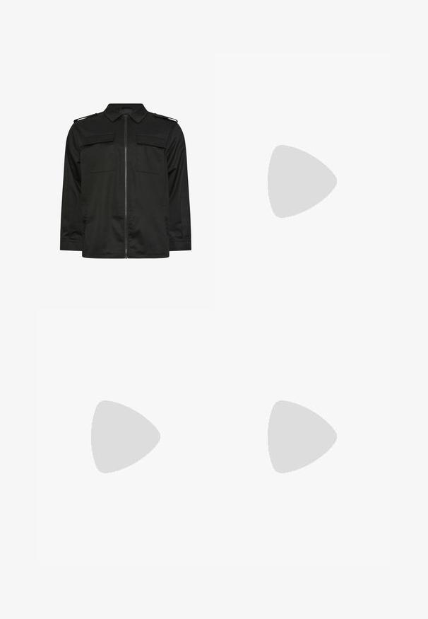 Sort jakke med lange ærmer med lynlås foran, to brystlommer med klap, skulderstropper med knapper og spids krave.; Sort langærmet sweater lavet af ribbet materiale med rund halsudskæring. Har et subtilt logo på brystet og en kontrasterende indvendig krave.; Sorte jeans lavet af bomuld, med klassisk snit, fem-lomme design og metalknaplukning. Glat tekstur med lige ben.; Zign by Zalando LEATHER - Støvletter - black