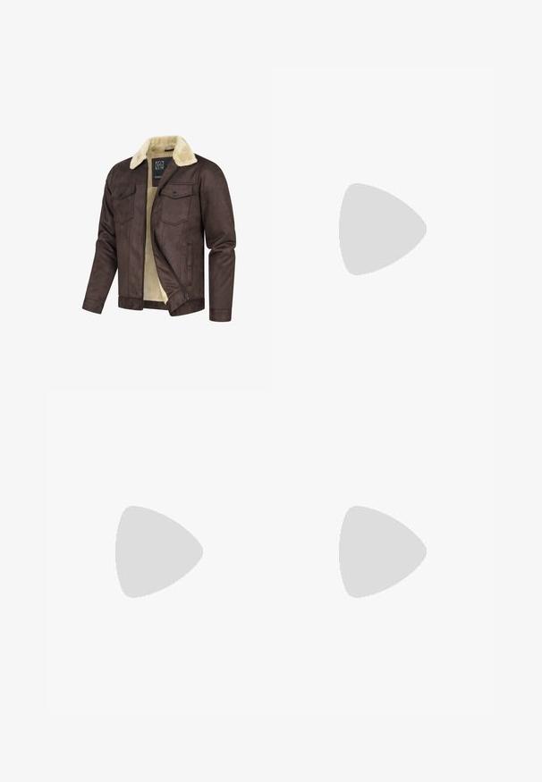 Brun semsket jakke med en cremefarvet kunstpelskrave, to brystlommer og lynlås foran. Glat tekstur og skræddersyet pasform.; Langærmet t-shirt i dyb burgunder bomuld, rund hals design, glat tekstur og uden synlige mønstre eller accenter.; Marineblå bomuldsbukser med slim fit, udstyret med et struktureret sort læderbælte og klassiske lommer. Rent design, uden mønstre.; Sorte Nike Air Max-sneakers med en struktureret læderoverdel, gummisål og fremtrædende snøresystem, der viser et slankt, moderne design.