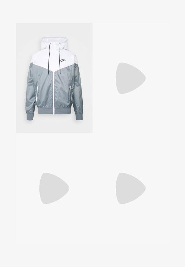 Grå og hvid letvægtsjakke med hætte, lynlås foran, elastiske manchetter og sidelommer; logo accenter på brystet.; Grå kortærmet T-shirt i bomuld med et sort Nike-logo på brystet og rund halsudskæring. Minimalistisk design uden mønstre.; Grå sweatpants lavet af blødt stof, med tapered ben design, elastisk talje og lille hvid Nike-logo på venstre lår.; Hvide høje sneakers med et sort swoosh, struktureret grå tåhætte og flad hvid sål. Har seks snørrehuller og syede detaljer.