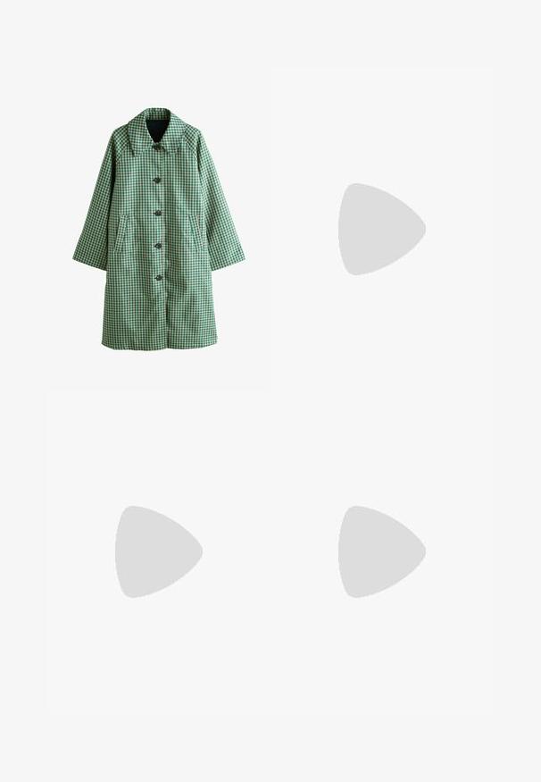 Manteau à carreaux vichy verts et blancs avec un large col, cinq boutons, deux poches latérales et une coupe décontractée. Confectionné en tissu léger.; Chemise rose à manches longues avec rayures rouges verticales, fermeture boutonnée devant, col pointu, poche poitrine et larges poignets.; Produit en tissu à motif floral en rouge, crème et vert avec un détail de nœud noué. Matière légère avec des accents de coutures visibles.; Mule en cuir noir à bout pointu avec talon évasé de hauteur moyenne et fine bride avec boucle argentée sur le dessus du pied.