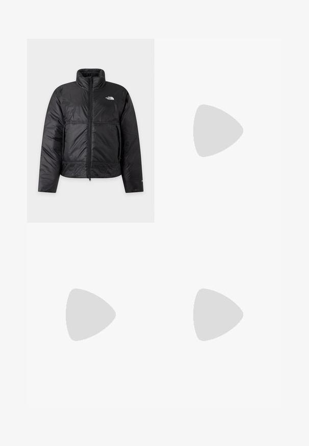 Veste isolante noire zippée avec col montant, poches latérales et logo The North Face sur la poitrine gauche.; T-shirt noir à manches courtes en coton avec un col rond. Présente un petit logo blanc sur la poitrine gauche et une coupe standard.; Pantalon de jogging beige à jambes larges avec taille côtelée à cordon et logo subtil sur la cuisse droite, présenté sur un fond uni.; Bottes noires en cuir synthétique imperméables à la cheville, avec une doublure en fausse fourrure, un tissu texturé, des lacets à motifs noirs et blancs, et une languette au niveau du talon.