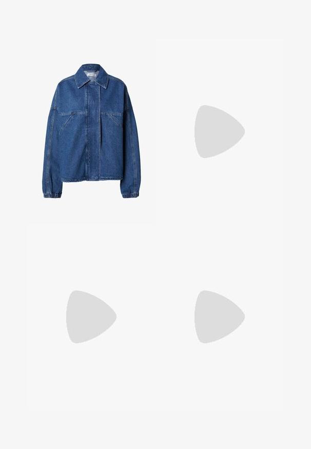 Veste en denim bleu avec un col pointu, une fermeture frontale cachée, des poches poitrine inclinées, des manches longues et des poignets élastiqués.; Haut à manches longues bleu avec un design en ribbed texturé. Présente un col rond et une coupe décontractée, fabriqué à partir d'un tissu doux.; Jean en denim droit bleu foncé avec cinq poches et coutures orange visibles sur un fond blanc.; Baskets en cuir blanc avec des rayures noires, semelle extérieure en caoutchouc beige, bout rond, fermeture lacée et embout en suède gris doux.
