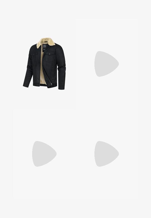 Sort faux suede jakke med en beige pelskrave, lynlås længst foran og to brystlommer; glat tekstur og afslappet design.; Cremefarvet sweatshirt med raglanærmer, ribbede manchetter og kant. Har et sort tekstlogo på fronten. Blødt, tekstureret stof.; Grå denim jeans med slank pasform, der har et klassisk fem-lomme design, metal knaplukning og subtil fading på stoffet.; Sort lædersneaker med tekstureret overflade, hvid Nike swoosh, grå sål, rund tå og snørebåndsdesign. Har perforeringer på tåboksen.