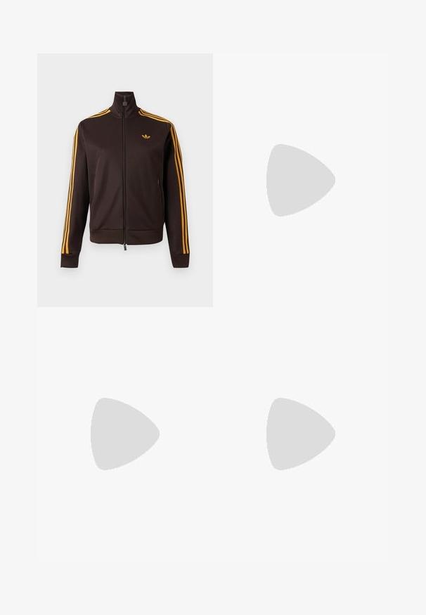 Chaqueta de chándal negra con cremallera, con tres rayas naranjas en las mangas y logo de Adidas naranja en el pecho, cuello alto y bolsillos laterales con cremallera.; Polo Adidas marrón con rayas, cuello en V, cuello burdeos y logo rojo. Presenta rayas blancas y rojas en los hombros, mangas cortas.; Pantalones de chándal negros con rayas amarillas laterales, cintura elástica, bolsillos laterales con cremallera y un pequeño logo en el muslo superior.; Zapatillas de lona rosa con una textura suave, que presentan un diseño de cordones y una suela de goma. Detalles decorativos y tres franjas en el lateral.