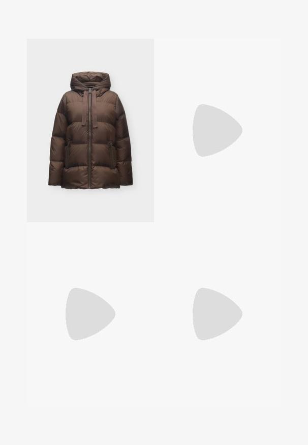 Bruine gewatteerde winterjas met capuchon, ritssluiting aan de voorkant, trekkoord en twee ritssluitingen aan de zijkanten op een effen achtergrond.; Langwerpige top in lichtbeige, met een ronde halslijn en een slim fit. Gemaakt van zachte, rekbare stof met een subtiele textuur. Klein logo-detail op de zoom.; Beige corduroy broek met voorzakken, riemlussen en een knoopsluiting, afgebeeld tegen een effen lichte achtergrond.; Bruine en crèmekleurige sneakers van een combinatie van suede en satijn, met drie diagonale strepen en een gestructureerde gumrubberen zool.