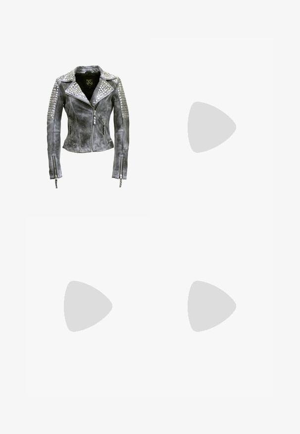 Veste en cuir grise usée avec des détails cloutés argentés sur les épaules, le col et les manches, fermeture éclair frontale et poignets zippés.; T-shirt noir en coton avec un motif graphique en rouge et blanc du logo des Rolling Stones représentant des lèvres et une langue sur le devant. Encolure ronde.; Jeans skinny à carreaux rouges avec une coupe ajustée, ornés de lignes jaunes et noires, avec une fermeture à bouton et des poches avant standard.; Koi Footwear SHACKLED SHADOWS HEAVY DUTY CHAIN - Bottines de cowboy / motard - black
