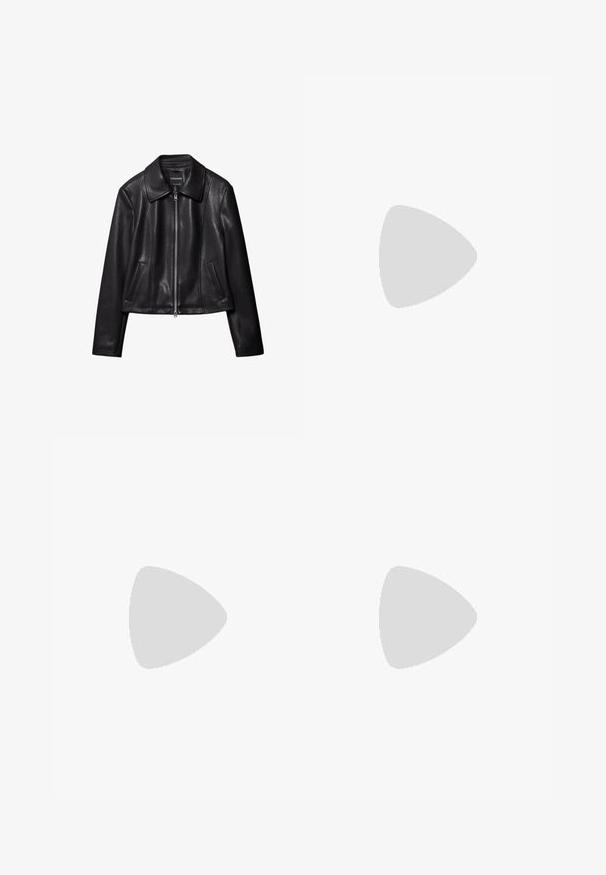 Veste en simili cuir noir avec fermeture éclair frontale, deux poches latérales, coutures décoratives et un col classique à pointe.; T-shirt noir en coton à manches courtes avec encolure ronde, coupe standard et étiquette intérieure visible au niveau du col.; Mini-jupe plissée noire avec passants de ceinture et ceinture structurée sur fond blanc.; Botte noire montante jusqu'au genou avec un devant en cuir lisse, des panneaux en maille et un talon bloc bas avec une sangle et un détail de boucle.