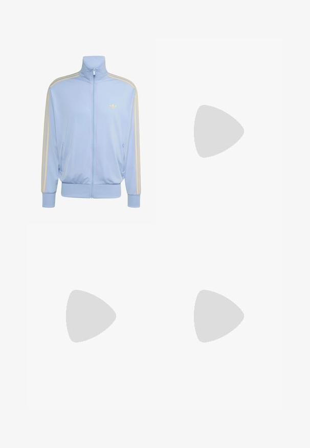 Hellblaues Trainingsjacke mit Reißverschluss und hohem Kragen, beige dreifache Streifen an den Ärmeln und beiges Adidas-Trefoil-Logo auf der Brust.; Schwarzes kurzärmeliges T-Shirt mit weißen Designakzenten und Adidas-Logo auf der Brust. Hergestellt aus weichem Baumwollmaterial mit Rundhalsausschnitt.; Schwarze Polyester-Sporthosen mit elastischem Bund, ausgestattet mit einem blauen Streifen an der Seite und einem Logo auf der linken Vorderseite der Hüfte.; Hellblauer Adidas-Sneaker mit dunkelblauen Streifen, Wildleder an Zehen- und Fersenbereich, strukturierte Sohle und Schnürverschluss, Seitenansicht auf weißem Hintergrund.