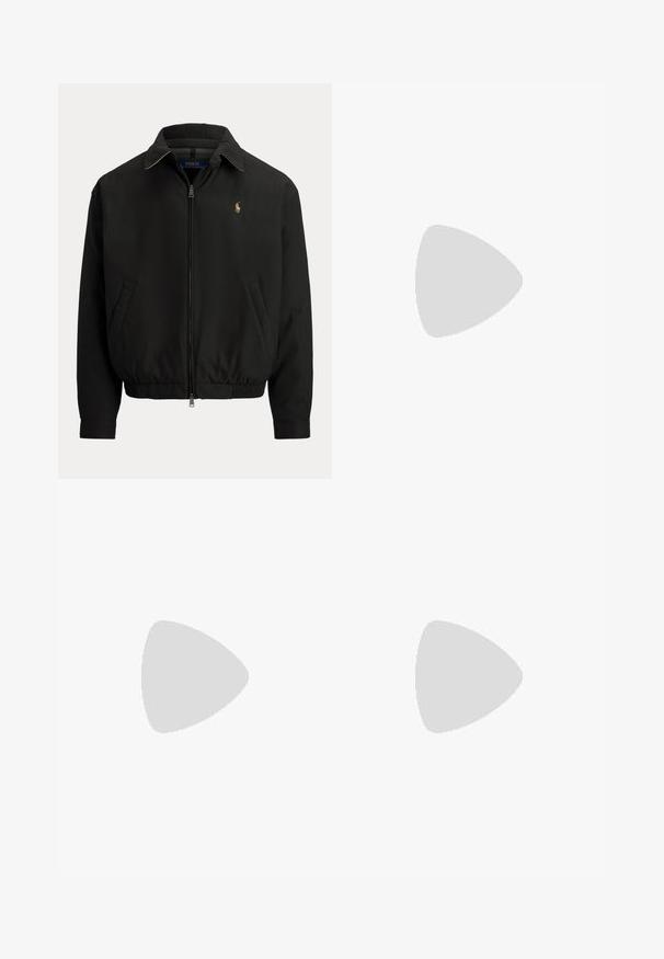 Sort jakke med lynlås foran, krave, elastisk kant, sidelommer og lille broderet Polo Ralph Lauren-logo på venstre bryst.; Langærmet skjorte med knapper i olivengrønt bomuld. Har et lille broderet logo på brystet, almindelig krave og knapdetaljer.; Sorte bukser med lige ben, bæltestropper, frontknap og sidelommer, vist fladt på en lys baggrund.; Sorte ruskind sneakers med hvide snørebånd, røde accenter på hælen og et lille rødt logo. Har en flad gummisål og enkel syning.