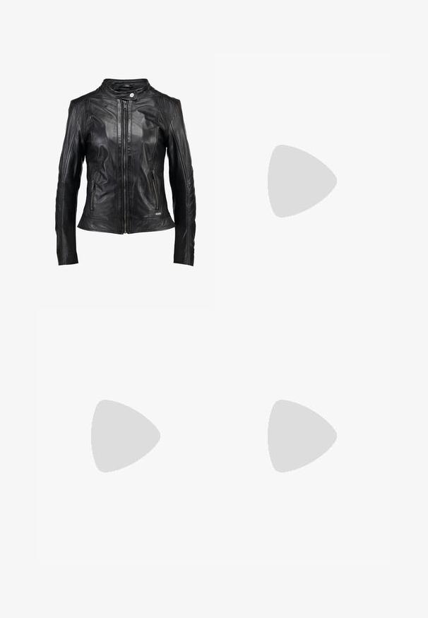 Maze Læderjakker - black; Sort kortærmet top med off-the-shoulder halsudskæring, tætsiddende design og glat tekstur. Ingen synlige mønstre eller hardwaredetaljer.; Sorte skinny jeans lavet af denim, med høj talje, fem-lomme design og knaplukning. Glat tekstur, uden synlige mønstre.; Sorte ruskinds hælede sandaler med ankelrem, sølv spænde, åben tå og blokhæl. Flad sål og minimalistisk design.