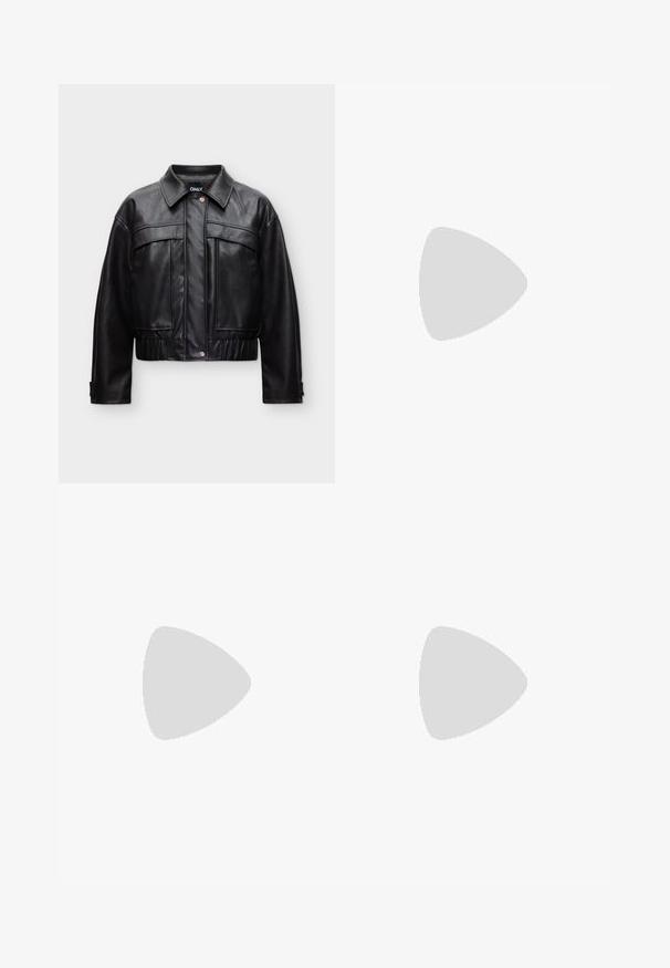 Μαύρο cropped μπουφάν από ψεύτικο δέρμα με πατιλέτα με κουμπιά μπροστά, μεγάλες τσέπες στο στήθος, ελαστική ραφή στη μέση και μυτερή γιακα.; Κρεμ φόρεμα με μακριά μανίκια και μαύρα πουά, με βολάν στον γιακά, τις μανσέτες, το τελείωμα και έναν γύρο βολάν δεμένο στη μέση.; Μαύρες δερμάτινες μποτές μέχρι τον αστράγαλο με τετραγωνισμένο ρυθμό, λεία υφή και ασημένια αγκράφα στο πλάι. Χοντρό τετράγωνο τακούνι.; Μαύρη δερμάτινη τσάντα χειρός με δύο επιμήκεις λαβές, φερμουάρ, και στρογγυλή σιλουέτα; λεία υφή με διακριτή γυαλιστερή φινίρισμα.