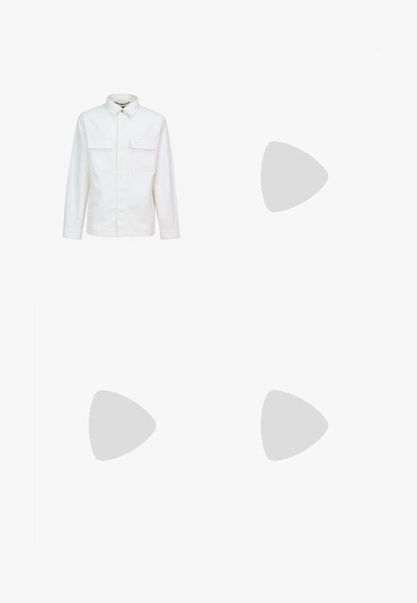 Chaqueta casual blanca de algodón, con cuello camisero, dos bolsillos en el pecho y mangas largas con puños abotonados.; Top sin mangas de punto en beige claro con patrón de tejido abierto, cuello redondo y ribete acanalado. Textura suave; diseño casual adecuado para superponer.; Pantalones cortos cargo beige con múltiples parches desgastados y bolsillos laterales con solapa, cierre de botón y trabillas para cinturón sobre fondo blanco.; Mocasín de cuero negro con una silueta curva, detalles cosidos a lo largo del borde y una suela plana de goma para tracción.