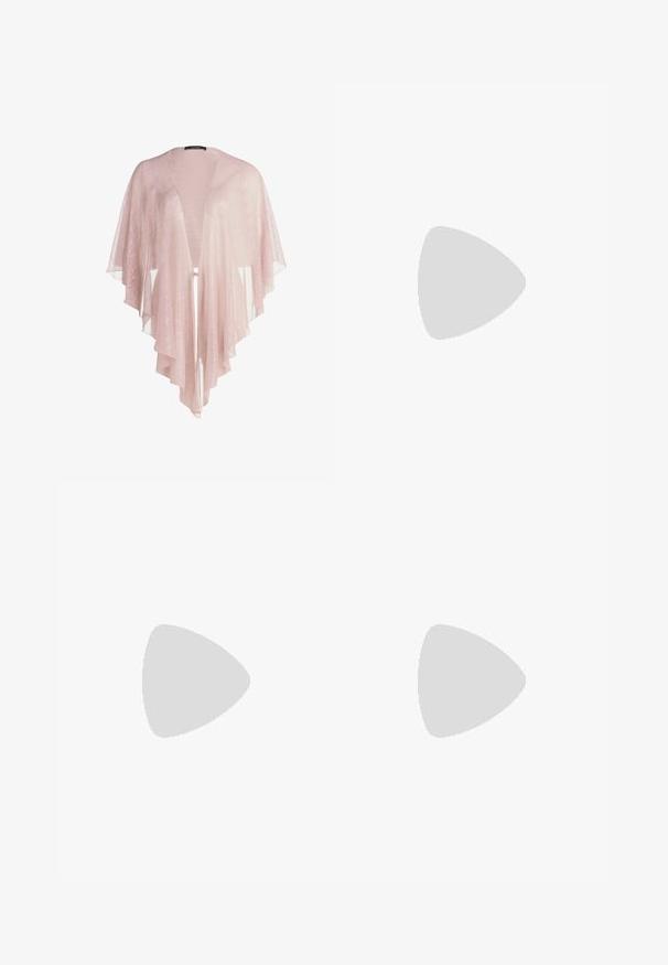 Durchscheinender, hellrosa Kimono mit fließendem Stoff, offener Vorderseite und geschichteten, gewellten Säumen. Glatte Textur mit zartem Glanz.; Langes, hellrosa Satinkleid mit dünnen Spaghettiträgern und figurbetontem Oberteil, vor einem schlichten weißen Hintergrund präsentiert.; Goldfarbene, metallische Sandale mit Absatz, quadratischer Zehenform, überkreuzten Riemen, Knöchelriemen mit Schnalle und strukturiertem Blockabsatz.; Rechteckige beige strukturierte Clutch mit goldfarbenem Kettenriemen und goldfarbenem Verschluss mit Strasssteinen auf weißem Hintergrund.