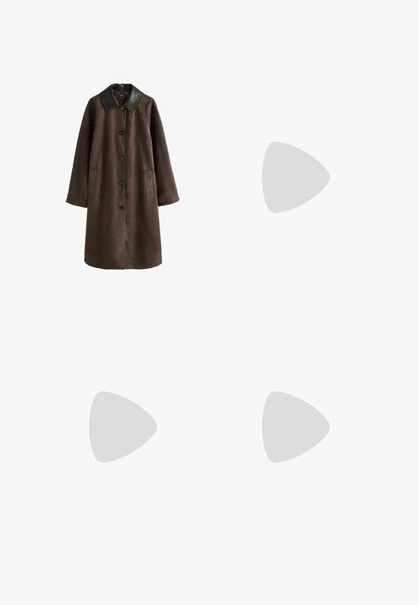 Mørkebrun lang frakke med sort læderkrave, knaplukning foran og to sidelommer, vist på hvid baggrund.; Brun turtle neck sweater lavet af blødt strikstof. Har lange ærmer og en afslappet pasform med høj krave for ekstra varme.; Nærbillede af mørkebrune skræddersyede bukser med en knap og linning synlig øverst.; Høj mørkebrun ruskindsstøvle med lav stablet hæl og rundet tå, med en trækkemærke øverst på skaftet.