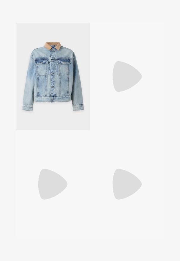 Chaqueta vaquera azul claro con cuello marrón claro, cierre delantero con botones y dos bolsillos en el pecho con botones sobre un fondo liso.; Camiseta de algodón blanca de cuello redondo y mangas cortas, con un pequeño logo negro "HUGO" en el lado izquierdo del pecho y una etiqueta roja de contraste en el interior.; Chinos beige de algodón con una textura suave. Incluyen un cierre de botón, pasadores para cinturón y se estrechan hacia el tobillo.; Zapatilla de ante marrón con punta redondeada, suela de goma crema y cordones tonales. Presenta un logo en relieve en el lateral y un panel trasero liso.