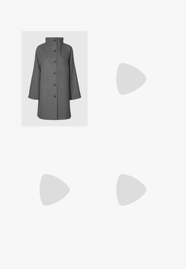 Grå uldfrakke med høj krave, syv frontknapper og brede, ærmelange ærmer. Glat tekstur og struktureret design.; Sort ribbet langærmet turtleneck med en lynlås i kraven og tætsiddende silhuet, lavet af et blødt, strækbart stof. Minimalistisk design.; Next REGULAR FIT N PREMIUM WIDE LEG PLEATED  - Habitbukser - grey; Sort læder ankelstøvle med rund tå, kort skaft, minimalistisk design og en lav stablet hæl for stabilitet. Har en løftestrop.