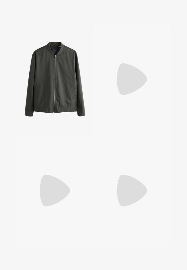 Donkergrijs bomberjack met ritssluiting, geribde kraag, manchetten, zoom en twee zijzakken, afgebeeld op een witte achtergrond.; Donkergrijze long-sleeve polo met een gestructureerde stof, kraag en een drie-knopen-bloes. Beschikt over een rechte boord en subtiele stiksels.; Grijze joggerbroek met elastische tailleband, trekkoord, zijzakken en taps toelopende pijpen. Gemaakt van zachte katoenen stof met een soepele textuur.; Bruine leren enkellaars met vetersluiting en rits, ronde neus, gestructureerde accenten en rubberen outsole voor grip.