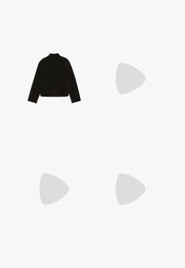 Chaqueta negra de manga larga con botones a presión, cuello alto y dos bolsillos frontales con solapa, mostrada sobre un fondo blanco.; Suéter negro de escote en V hecho de tela de punto suave. Cuenta con mangas largas, puños y dobladillo acanalados, con detalle de logo en relieve en el pecho.; Pantalones ajustados de color azul marino con corte entallado, piernas rectas, textura suave y presillas para cinturón, adecuados para vestimenta formal o de negocios.; Mocasín de cuero negro con detalle de tira gris, tacón bajo y suela texturizada, con la marca "HUGO" en oro en el lateral.