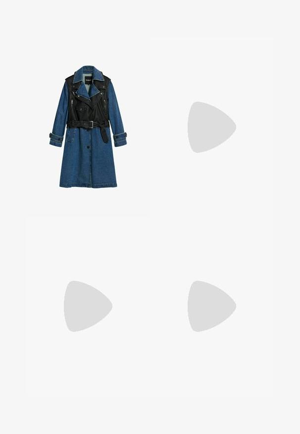 Dame frakke i denim og læder med en sort overdel og blå denimærmer. Den har en bæltevidde, lynlåse og en klippet krave.; Hvid ribbet top med korte ærmer, høj krave og hjerteformet udskæring på brystet med en sølvfarvet detalje i midten.; Mørkegrå cargo bukser lavet af denim, med to sidelommer og en bred ben design. Syede detaljer langs sømme og kanter.; Sorte knæhøje støvler lavet af glat læder, med en kraftig gummisål og et logo-patch på toppen. Slank design med minimale detaljer.