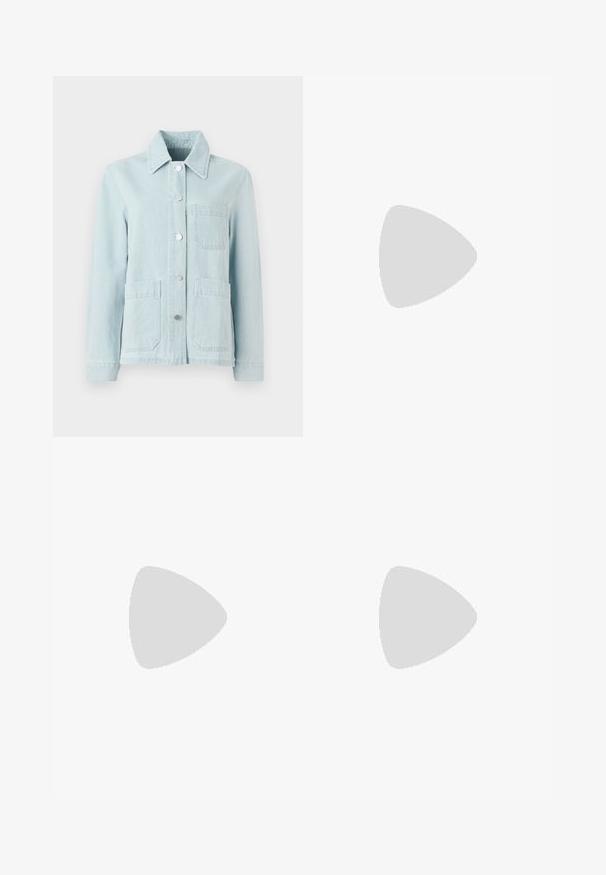 Veste en denim bleu clair avec un col, poches avant et boutons argentés. Le tissu a une texture lisse et un design décontracté.; T-shirt en coton blanc avec un col rond, des manches courtes et un ourlet droit. Étiquette marquée "Won Hundred" au centre de l'encolure.; Pantalons larges de couleur crème en denim avec des coutures visibles et des poches. Le design présente une taille haute et une coupe droite.; Ballerines en cuir noir avec un bout rond, texture lisse, détails de couture minimalistes et design de semelle flexible.