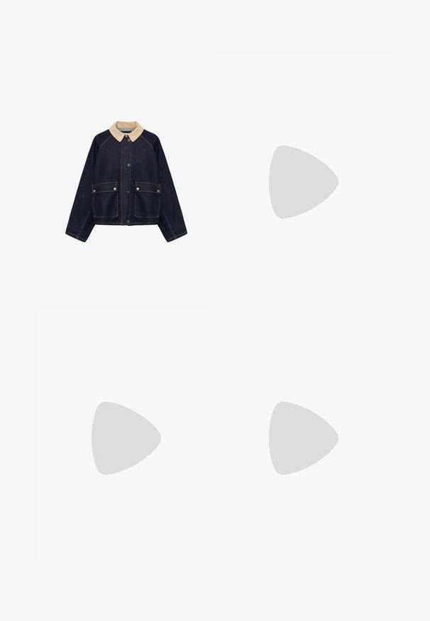 Mørk denimjakke med beige kordfløjls-krave, front trykknapper og to store klaplommer med trykknapper.; Sort kortærmet t-shirt i bomuld med rund halsudskæring, standard pasform og synlig indvendig halsmærkat.; Mørkeblå vidde denimjeans med knap- og lynlås foran, forlommer og bæltestropper, lagt fladt på en hvid baggrund.; Mænds mørkebrune læder penny loafers med sort sål og syning langs tåen, vist i sideprofil.
