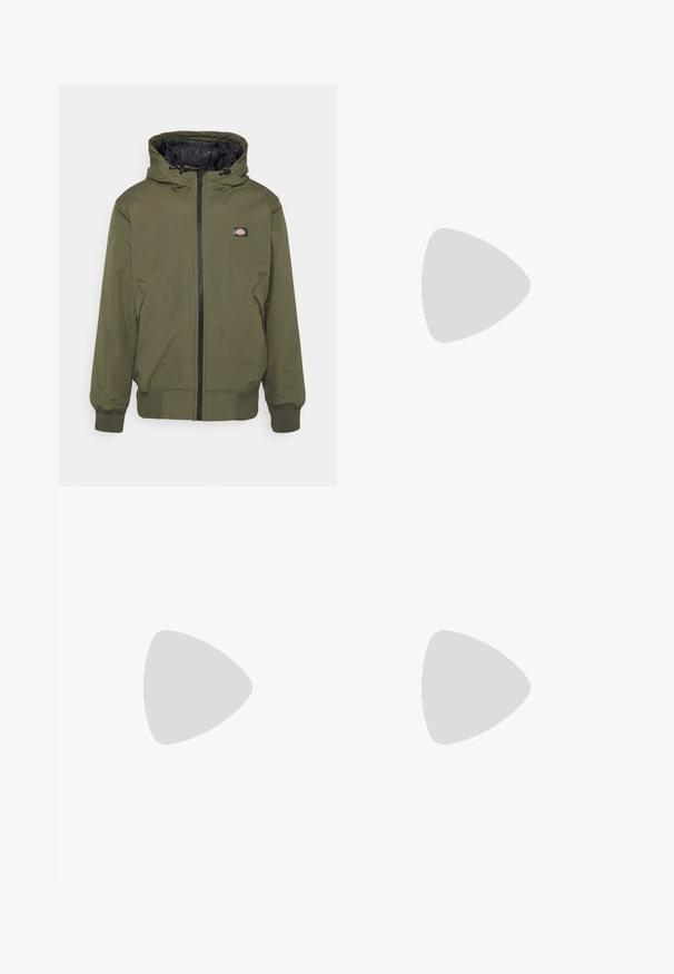 Oliven grøn hættetrøje lavet af letvægtsstof, med lynlås foran, ribbede manchetter og et logo på brystet.; Hvid bomulds t-shirt med et mørkeblåt "ellesse" logo og et farverigt halvcirkeldesign ovenfor. Kortærmet og med en klassisk pasform.; Lysegrå bomuldsshorts med elastisk talje, justerbar snor og et sort Nike-logo på venstre side.; Sorte læder lavtop sneakers med perforeret tå, flade snørebånd, polstret krave og struktureret sål. Har et diskret logo på hælen.