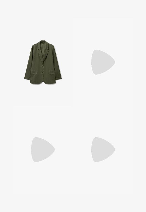 Blazer verde oliva hecho de una tela ligera, con solapas de muesca, dos botones y dos bolsillos frontales con un corte relajado.; Camisa beige de manga larga con botones, cuello y dos bolsillos frontales con solapa y botón, mostrada sobre un fondo blanco.; Pantalones de ajuste relajado en beige claro con cintura elástica y cordón, hechos de tela ligera, con piernas anchas y rectas.; Sandalia de cuero marrón con un diseño de tiras horizontales y circulares, suela plana y un acento de hebilla metálica, que muestra una textura lisa.