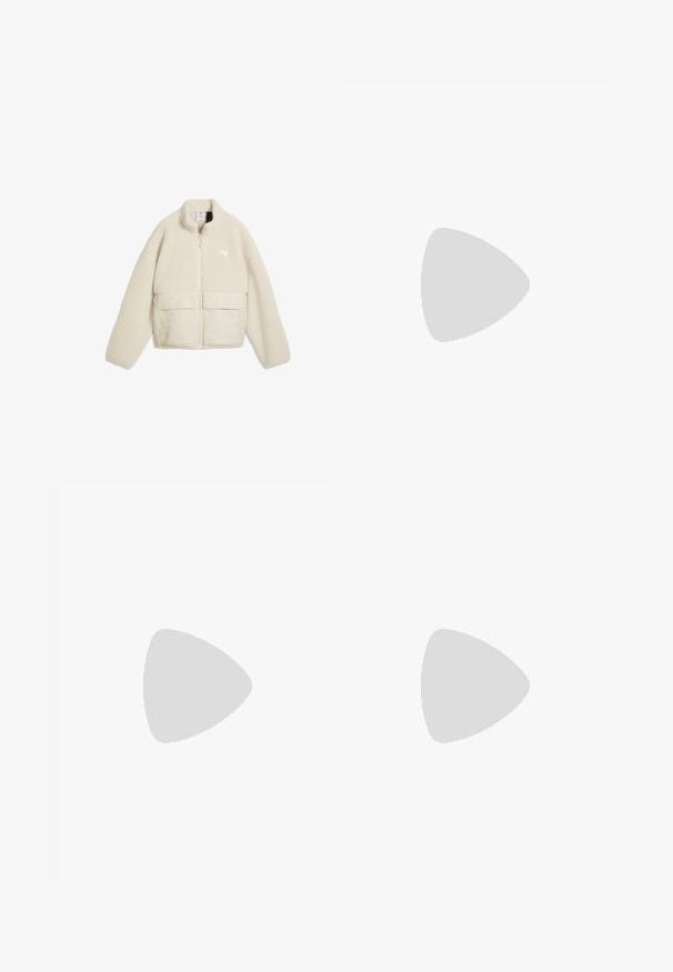 Roomkleurig fleecejack met rits, met een getextureerd bovenste helft, gladde onderste zakken en een klein dierenlogo op de borst.; Langarm poloshirt in wit met lichtbruine strepen. Voorzien van een kraag, zachte stof en een klein logo op de linkerborst.; Lichtbeige wijde broek met een elastische tailleband en koord. Bevat een klein zwart logo aan de zijkant. Gladde textuur.; Crèmekleurige Puma sneaker met bruine zool, klassieke zijstreep en vetersluiting, getoond vanaf de buitenkant op een effen achtergrond.