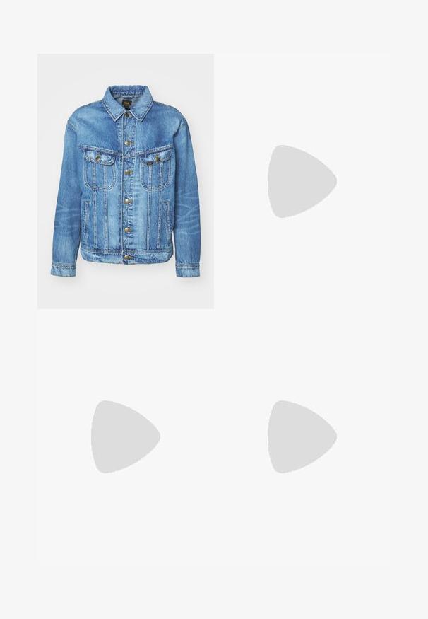 Veste en denim bleu clair au design classique, avec fermeture à boutons, deux poches poitrine et col classique. Texture douce, style décontracté.; Chemise bleu clair à manches longues avec boutons et col, avec le logo rouge Levi's sur la poche poitrine gauche, présentée à plat sur un fond gris.; Shorts en denim bleu clair avec poignets retroussés, design classique à cinq poches, et une étiquette en bronze sur la ceinture. Texture lisse.; Sneaker blanche avec des accents beiges, présentant un dessus texturé, un bout rond et une semelle en caoutchouc épaisse. Le design inclut le logo V iconique et le branding.