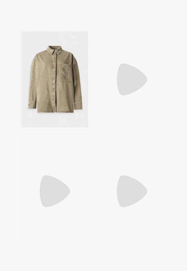 Camisa beige de manga larga con botones, cuello y un gran bolsillo en el pecho, mostrada sobre un fondo blanco liso.; Vestido de mezclilla azul con mangas largas, cierre de botones en la parte delantera, dos bolsillos en el pecho y una falda acampanada. Presenta botones en tono cobre y costuras en contraste.; Bota de cuero marrón hasta la rodilla con un tacón bajo y punta afilada, mostrada en perfil lateral sobre un fondo blanco.; Pulsera de cuero negro con un acabado brillante, que presenta un cierre en forma de ala de tono plateado y múltiples agujeros de ajuste.