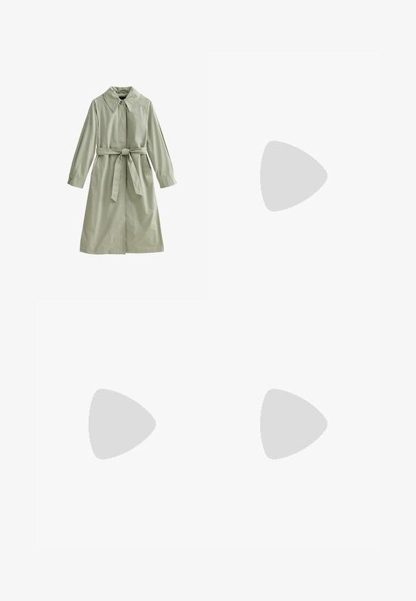 Langer hellgrüner Trenchcoat mit weitem Kragen, Knopfverschluss, Taillengürtel und langen Ärmeln mit geknöpften Manschetten.; Langärmliges T-Shirt mit Rundhalsausschnitt, das ein schwarz-weiß gestreiftes Muster aufweist. Aus weicherm Stoff und mit regulärer Passform gefertigt. Sauberes, minimalistisches Design.; Marineblaue Hose aus glattem Stoff mit geradem Schnitt, mit einem Bund mit Gürtelschlaufen und Seitentaschen.; Schwarze Leder-Ballettschuhe mit einer runden Spitze, glatter Textur und einem leicht elastischen Rand für zusätzlichen Komfort. Gummisohle für besseren Halt.