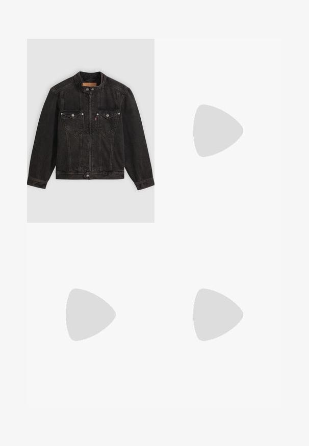 Sort denimjakke med høj krave, frontlynlås og trykknapper, to brystlommer med klapper og lange ærmer på en ensfarvet baggrund.; Hvid bomulds-T-shirt med korte ærmer, rund hals og lomme på venstre bryst. Har en lille rød logoetiket på lommen.; Lysebrune fløjlsbukser i bred ben-design, med knap- og lynlåslukning, fem lommer og en blød, ribbet tekstur.; Sorte læder ankelstøvle med gyldne øjer, brune detaljer og gummisål. Har en polstret krave og præget logo på siden.