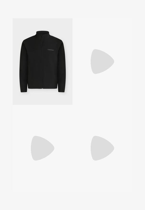 Zwarte lange-mouwen jas met rits, opstaande kraag en klein Calvin Klein-logo op de linkerborst.; Wit T-shirt met korte mouwen van Calvin Klein Performance met een ronde halslijn en een klein logo midden op de borst.; Zwarte broek met elastische taille, rechte pijpen en zijzakken, ontworpen voor casual of professioneel gebruik.; KARL LAGERFELD SNEAKER MAXI KUP - Sneakers laag - white grey