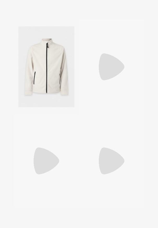 Hvid fleecejakke med lynlås, lange ærmer, høj krave og to lynlåslommer i siderne, vist mod en ensfarvet baggrund.; Beige kortærmet T-shirt med rund hals og små sorte japanske tegn trykt på øverste venstre bryst.; Beige bomuldsbukser med lige ben, der har forlommer og knaplukning. Glat tekstur med minimal detaljering.; Sorte sneakers med en kombination af glat læder og ruskind, med en tekstureret sort gummisål og subtil stripingdetalje.