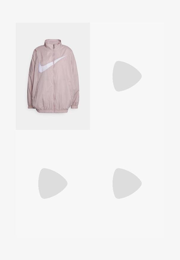 Lys pink Nike vindjakke med høj krave, fuld lynlås lukning og et stort hvidt logo på fronten. Elastiske manchetter og kant.; Nike Sportswear CUTOUT - T-shirts print - oil green/black; Mintgrønne sweatpants med elastisk talje, snoretræk og ribstrikkede manchetter. Har et lille hvidt Nike-logo på venstre lår.; Lysebeige Nike-sneaker med overdel i mesh, velcroremme, polstret sål og udskårne sider, designet til komfort og åndbarhed.